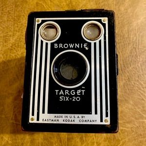 Vintage Brownie Target Six-20 Camera